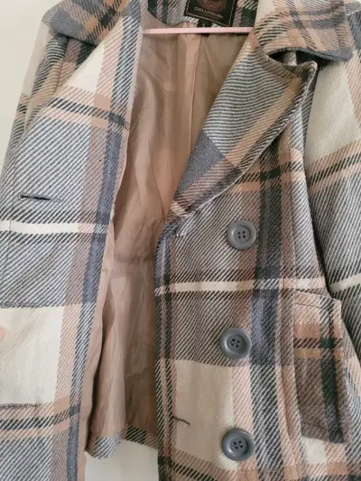 Abrigo a cuadros beige y gris - miniatura 4