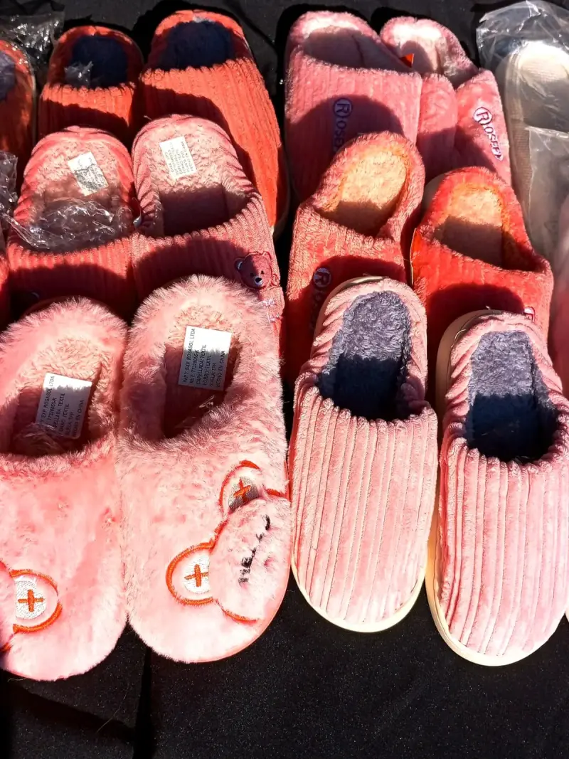 Pantuflas rosadas de felpa - 1