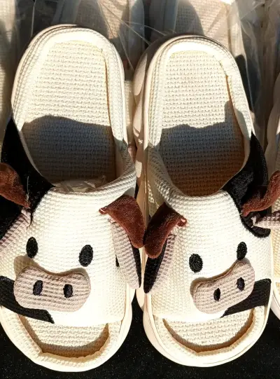 Pantuflas rosadas de felpa - miniatura 2