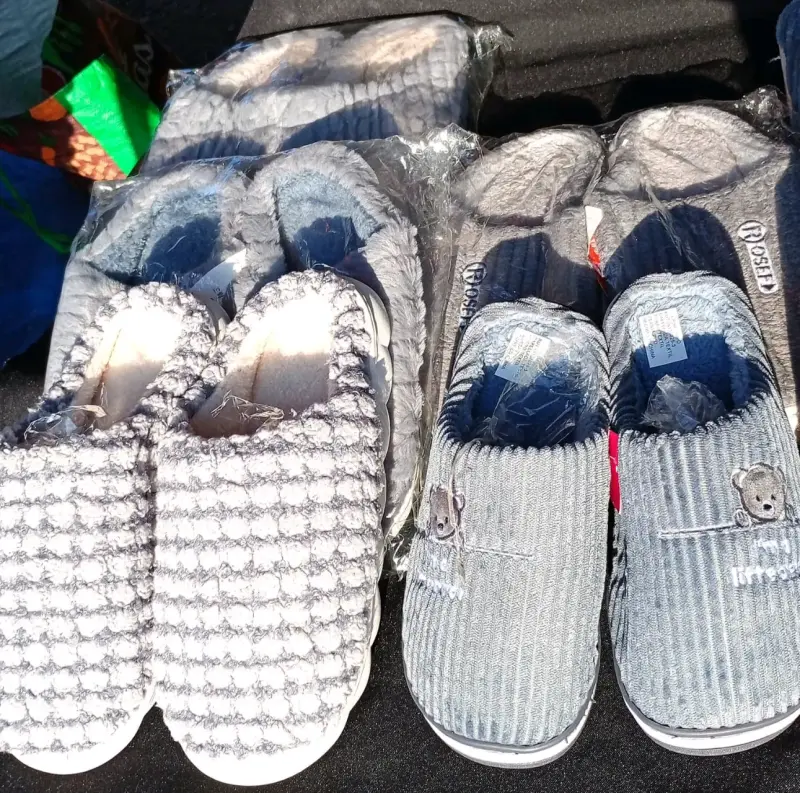 Pantuflas rosadas de felpa - 4