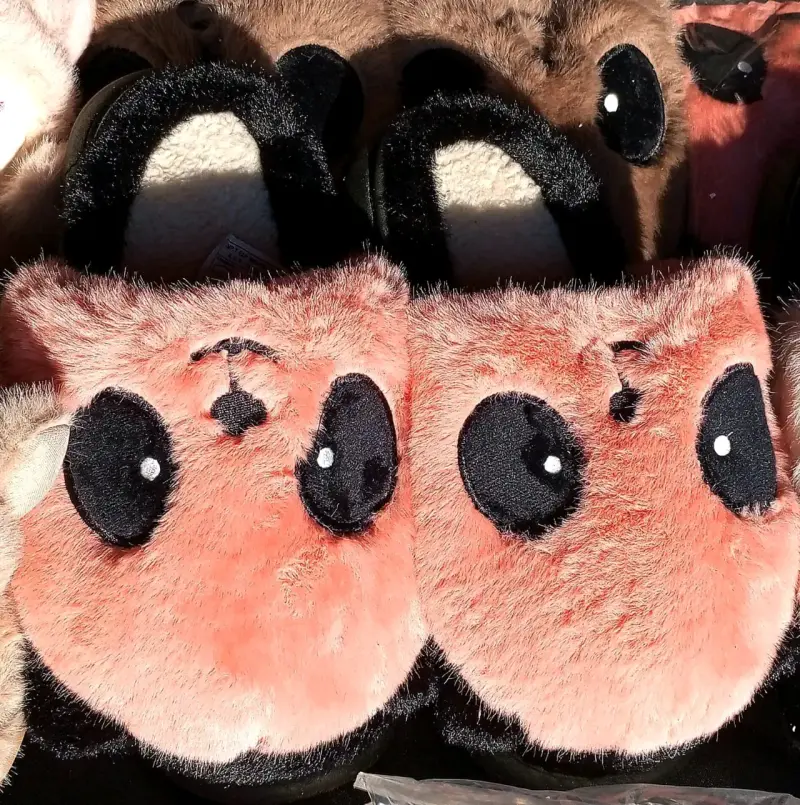 Pantuflas rosadas de felpa - 6