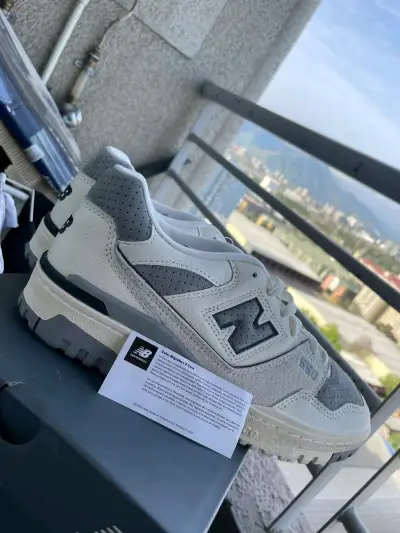 Zapatillas New Balance 550 blancas - miniatura 2