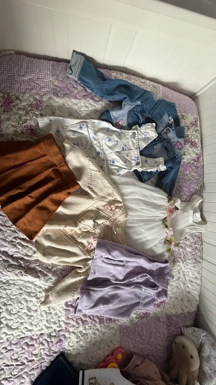 Ropa infantil variada