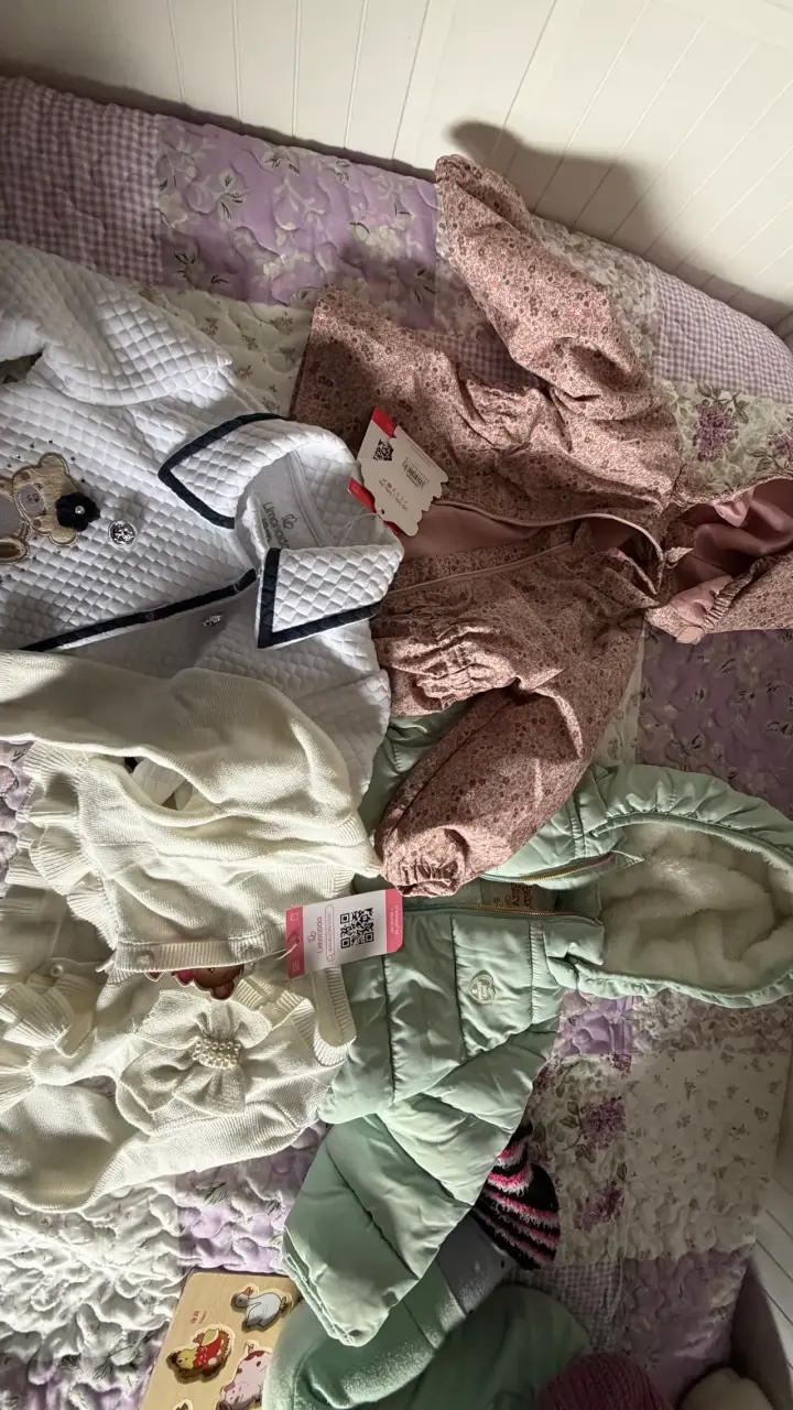Ropa de bebé nueva surtida