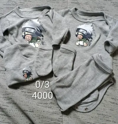 Conjunto bebé gris con estampado - miniatura 1