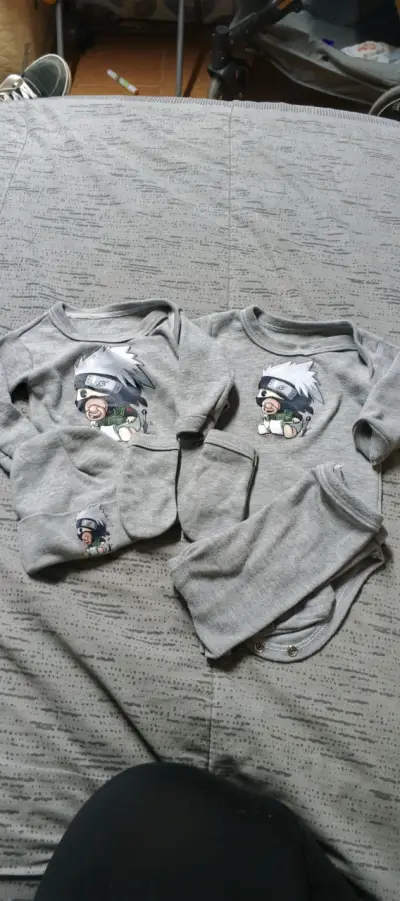 Conjunto bebé gris con estampado - miniatura 2