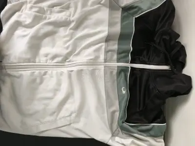 Chaqueta deportiva blanca y negra - miniatura 1