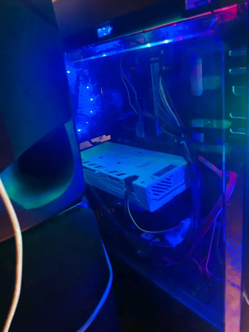 Gabinete PC gamer con luces LED - 1