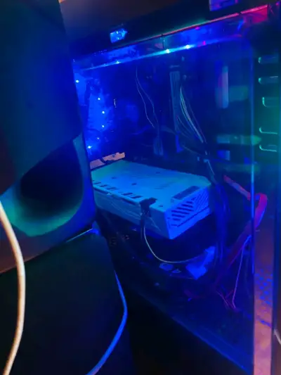 Gabinete PC gamer con luces LED - miniatura 1