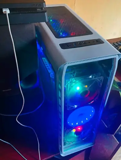 Gabinete PC gamer con luces LED - miniatura 2