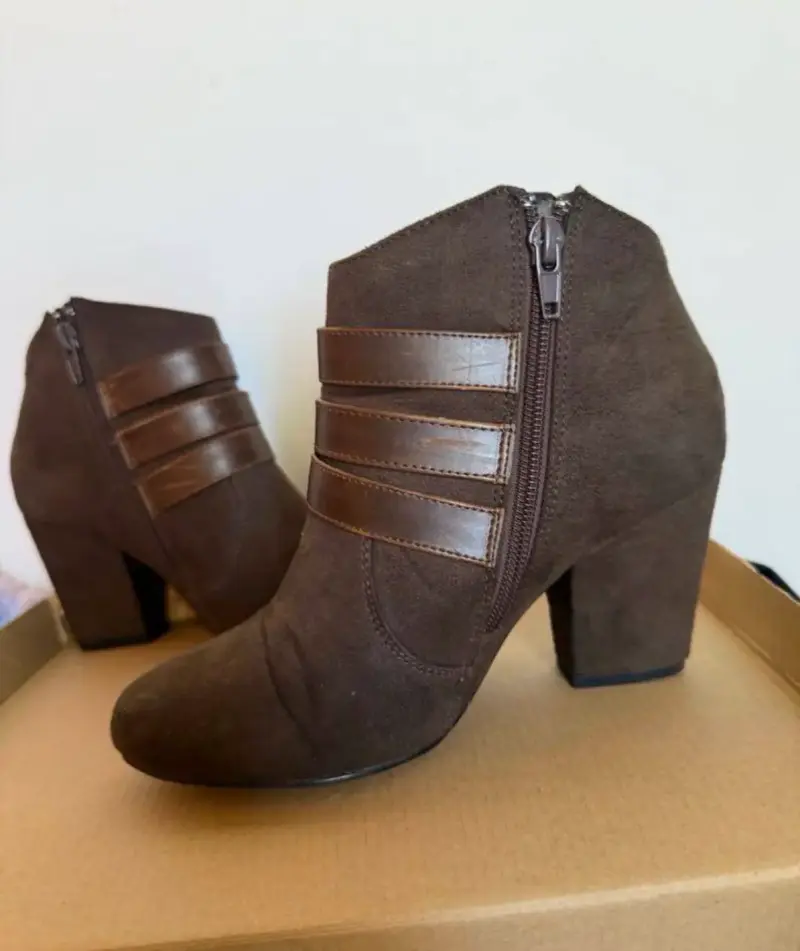 Botines café con hebillas - 2