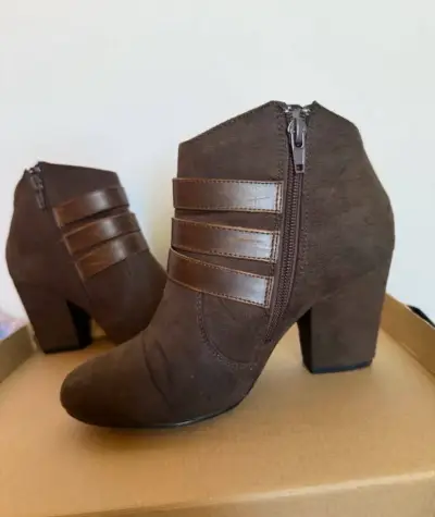 Botines café con hebillas - miniatura 2