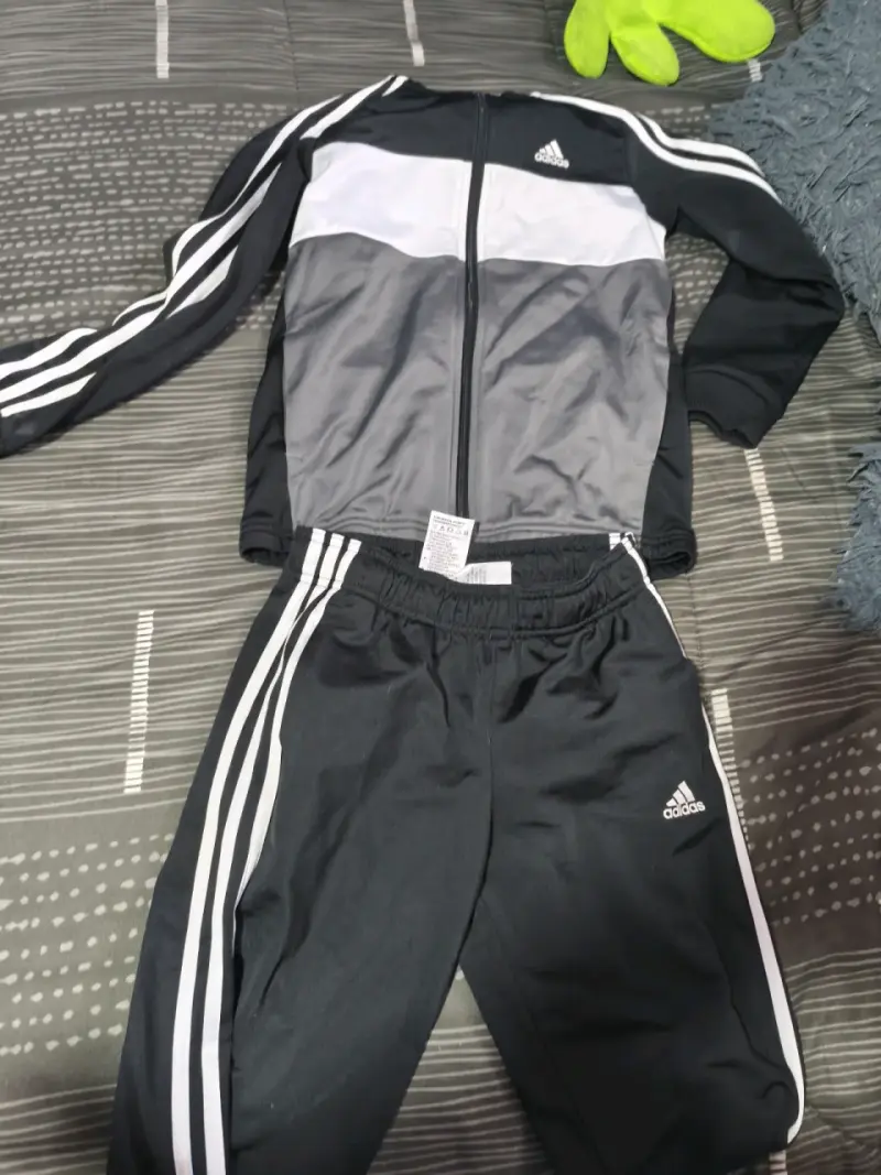 Conjunto deportivo Adidas negro y gris - 2
