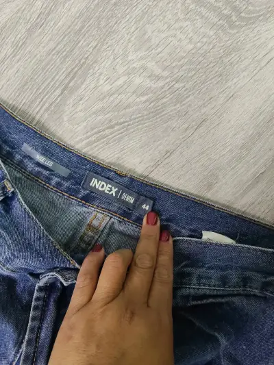 Jeans azules rasgados - miniatura 2
