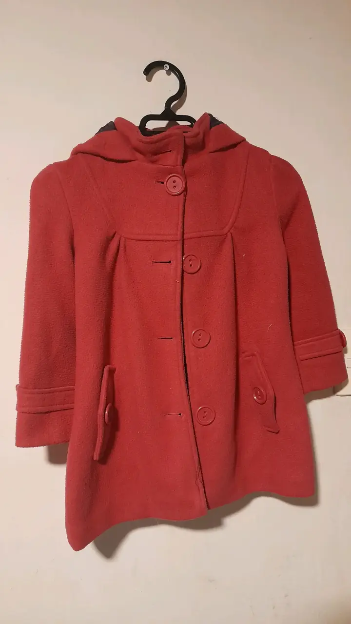 Abrigo fucsia con capucha - 1