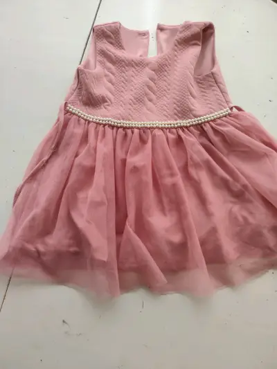 Vestido rosado con perlas - miniatura 1