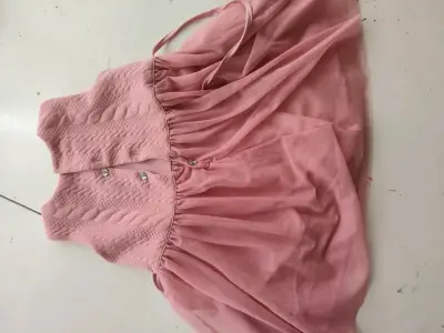 Vestido rosado con perlas - miniatura 2