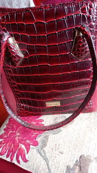 Cartera carmesí marca Danna - miniatura 2