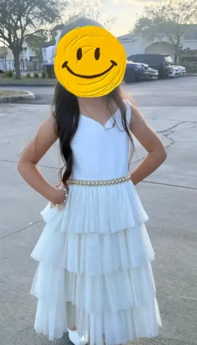 Vestido blanco para niña elegante - miniatura 1