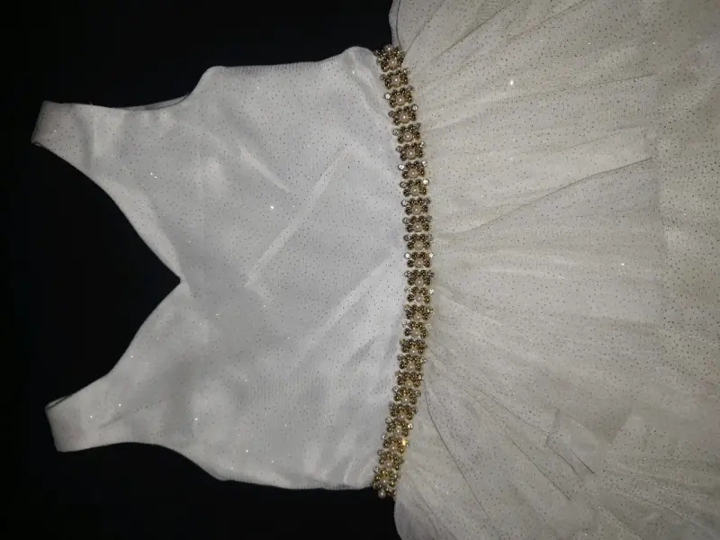 Vestido blanco para niña elegante - 2
