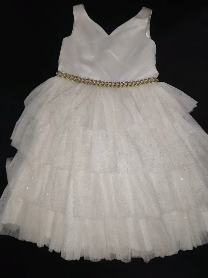 Vestido blanco para niña elegante - 3