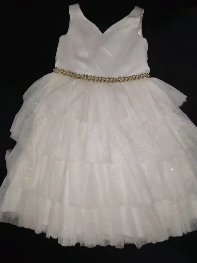 Vestido blanco para niña elegante - miniatura 3