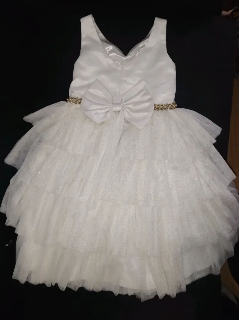 Vestido blanco para niña elegante - 4