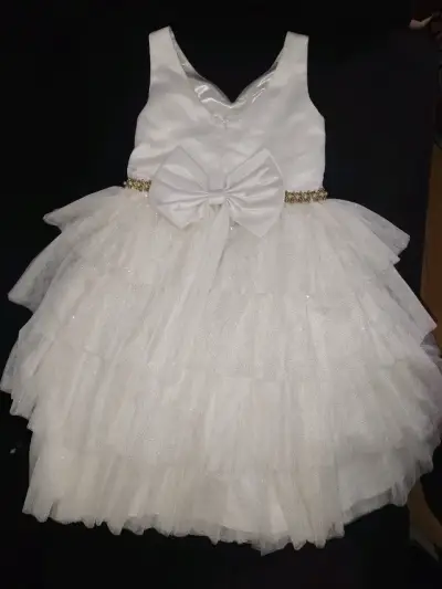 Vestido blanco para niña elegante - miniatura 4