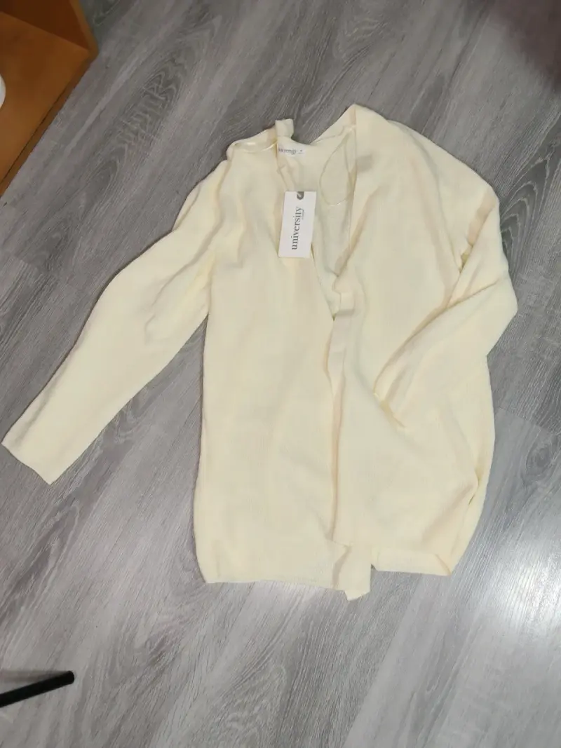 Cardigan crema con etiqueta - 1