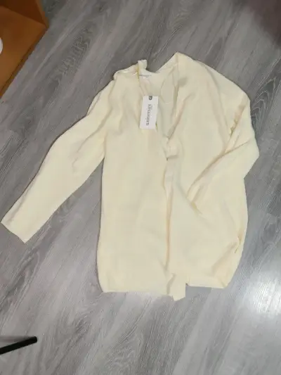 Cardigan crema con etiqueta - miniatura 1