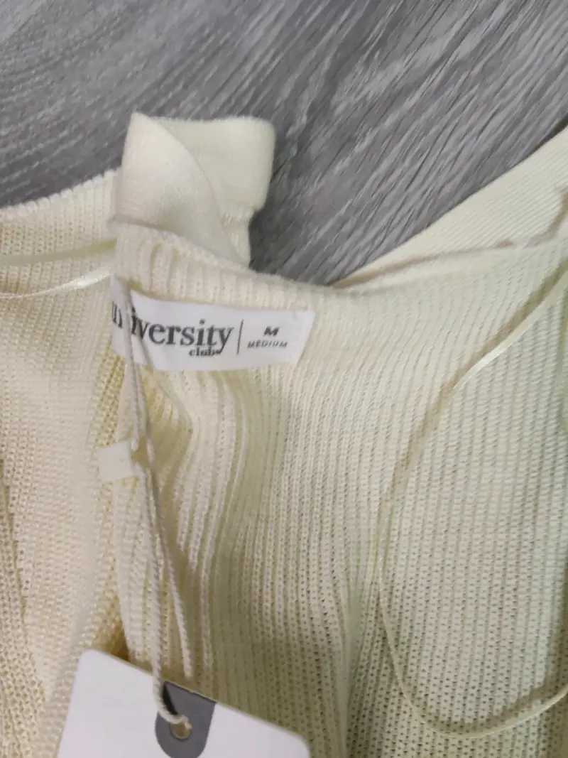 Cardigan crema con etiqueta - 2