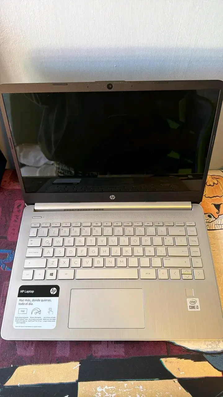Notebook HP 14 con cargador - 2
