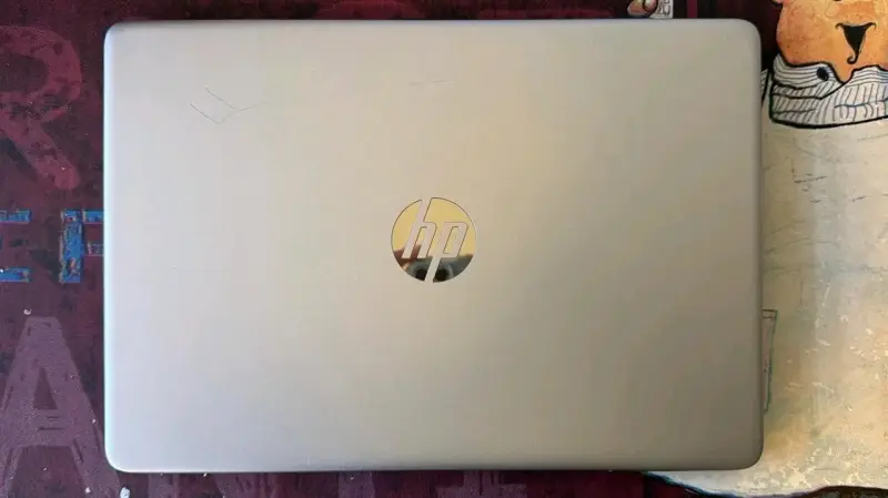 Notebook HP 14 con cargador - 3