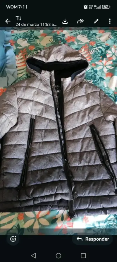 Chaqueta acolchada gris con capucha - miniatura 1
