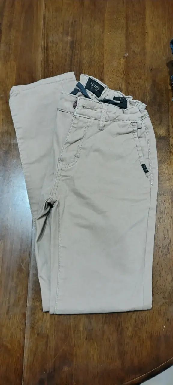 Pantalones cargo color beige