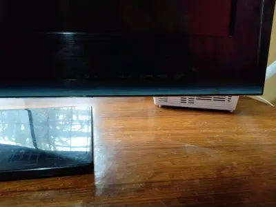 Televisor LG 32 pulgadas - miniatura 2