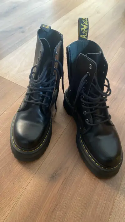 Botines Dr Martens negras de cuero grueso - miniatura 1