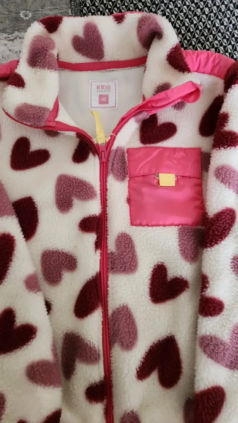 Chaqueta polar con corazones para niña - 1