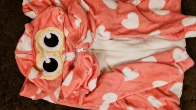 Chaqueta polar con corazones para niña - miniatura 4