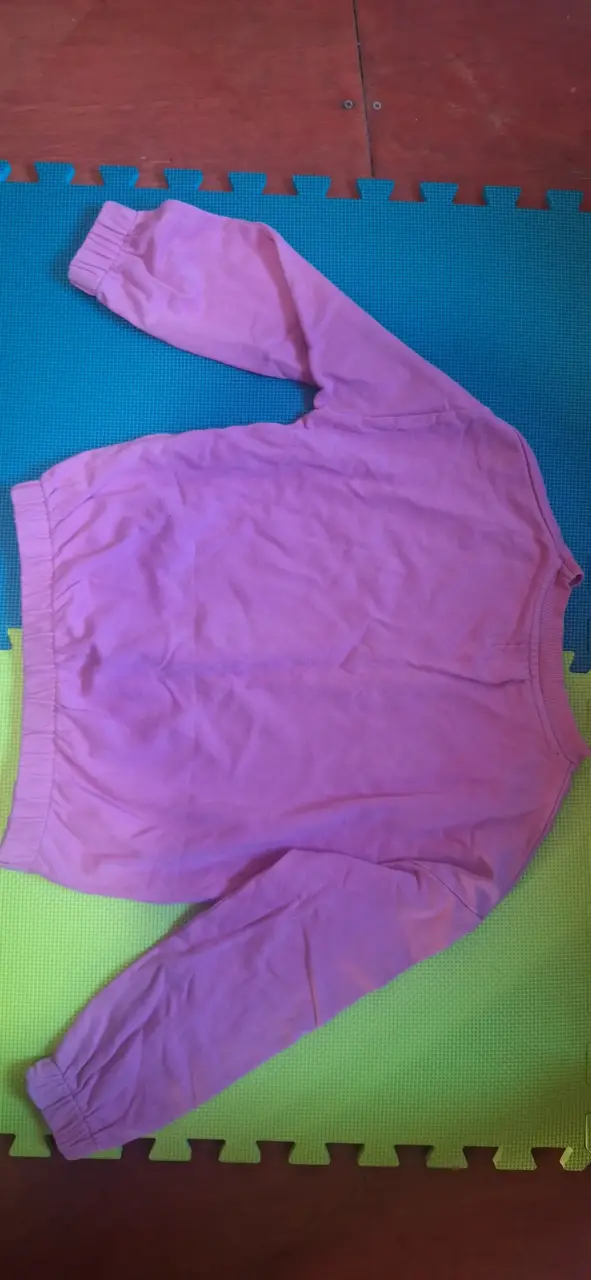 Polerón rosado con diseño floral - 2