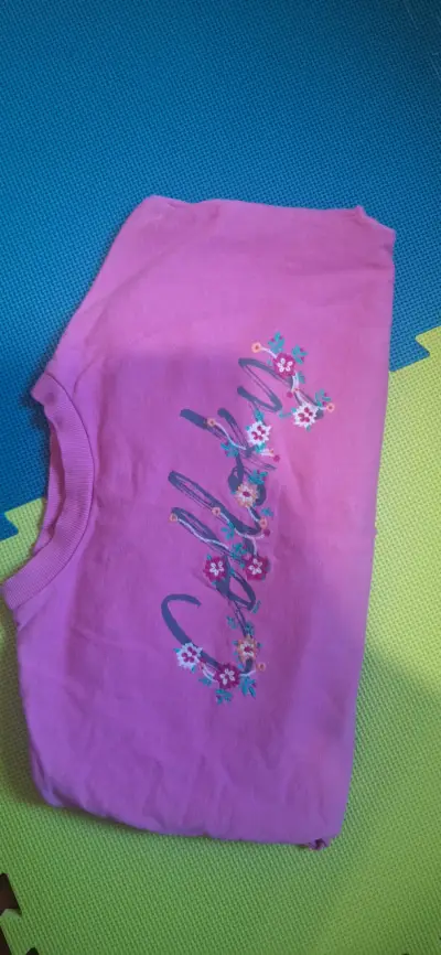 Polerón rosado con diseño floral - miniatura 3