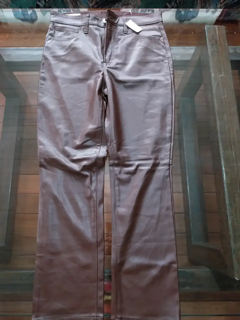 Pantalones de eco cuero café - 2