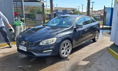 Auto Volvo S60 2014 en buen estado 1.6 bencinero - miniatura 1