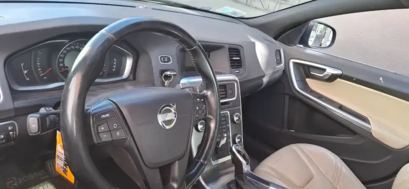 Auto Volvo S60 2014 en buen estado 1.6 bencinero - 2