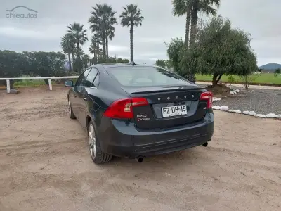 Auto Volvo S60 2014 en buen estado 1.6 bencinero - miniatura 3