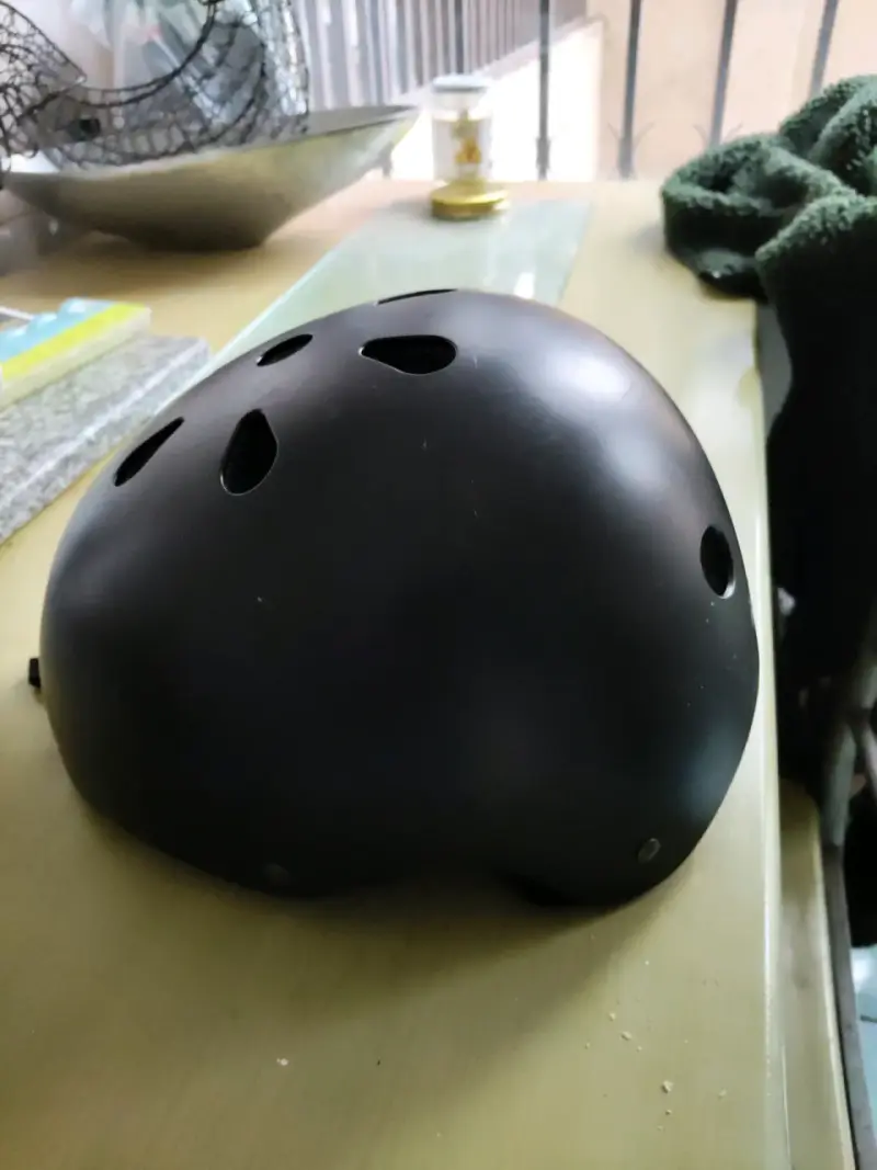 Casco negro para bicicleta - 2