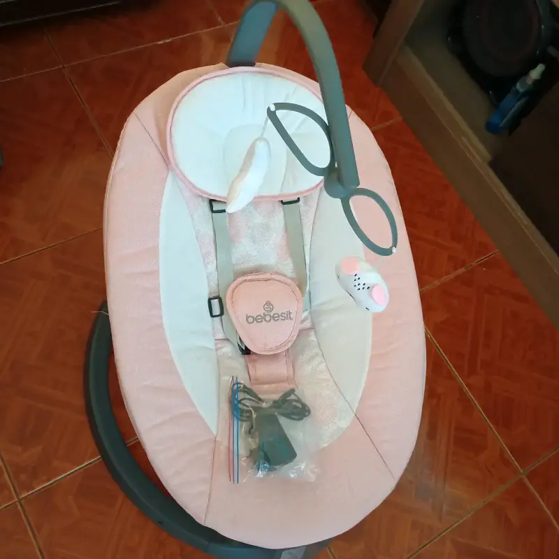 Silla mecedora para bebé rosada - 2