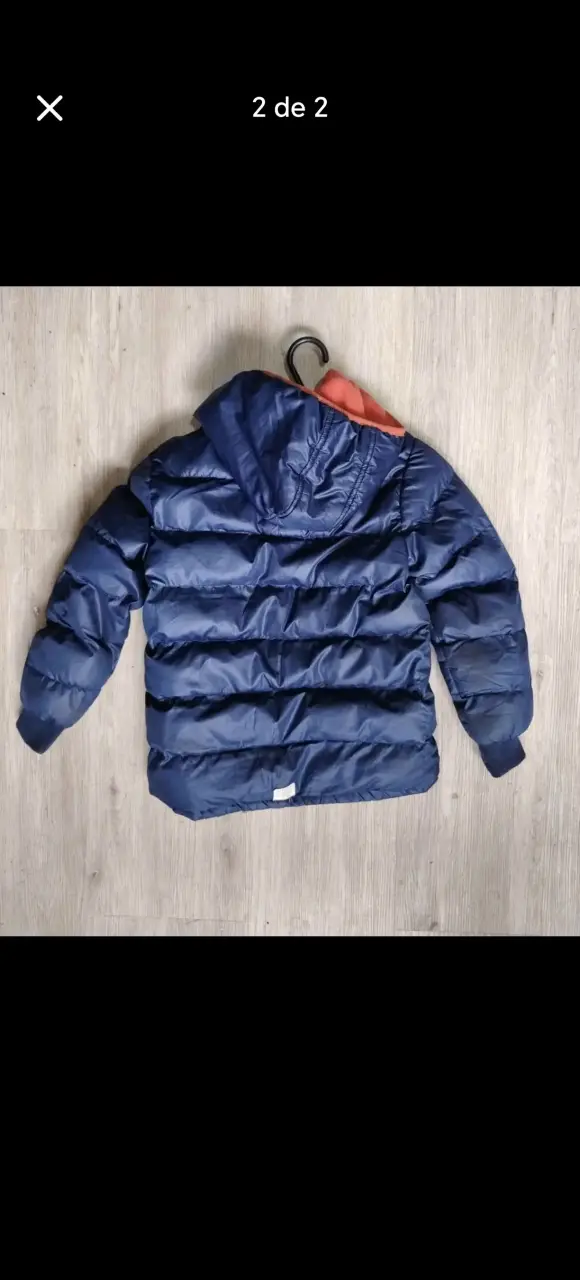 Chaqueta acolchada azul con capucha - 2