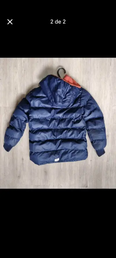 Chaqueta acolchada azul con capucha - miniatura 2