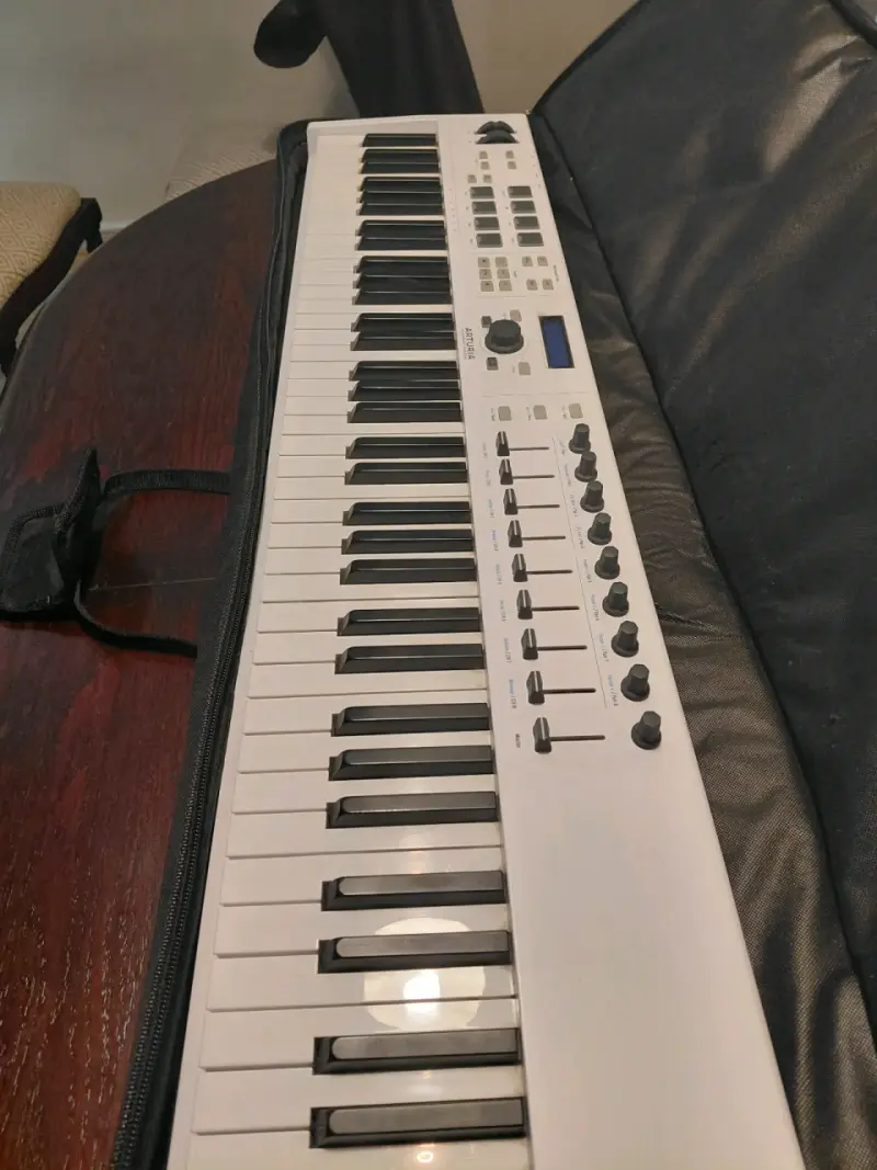 Vendo Controlador MIDI ARTURIA keylab 88 - 3